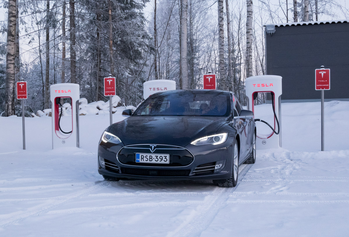 Tesla supercharger suomi